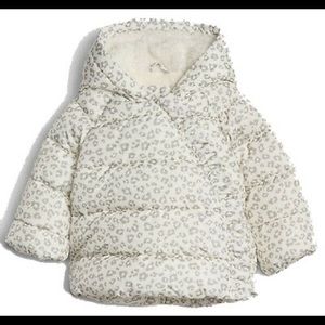 Baby girl puffer coat with fleece lining.